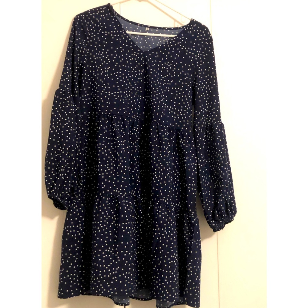 Very pretty navy and white flowy dress